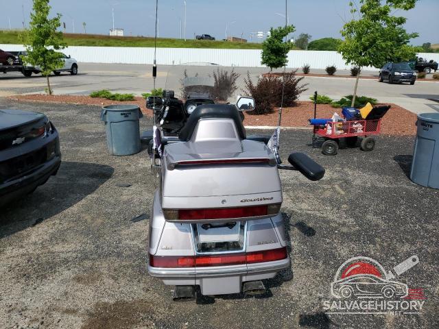 1HFSC2239WA004334 1998 HONDA GL CYCLE photo no. 4