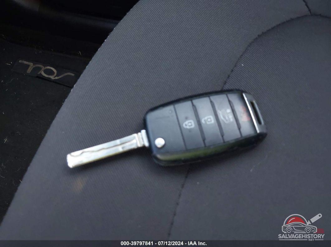 KNDJN2A26G7278890 2016 KIA SOUL photo no. 11