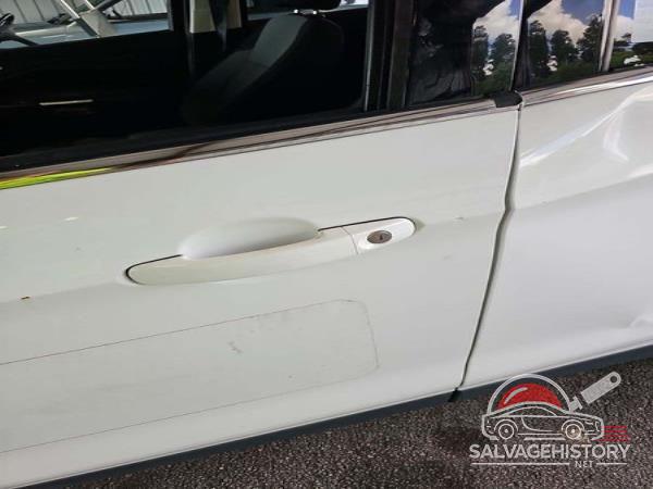 1FMCU0GD8HUC54226 2017 FORD ESCAPE photo no. 2