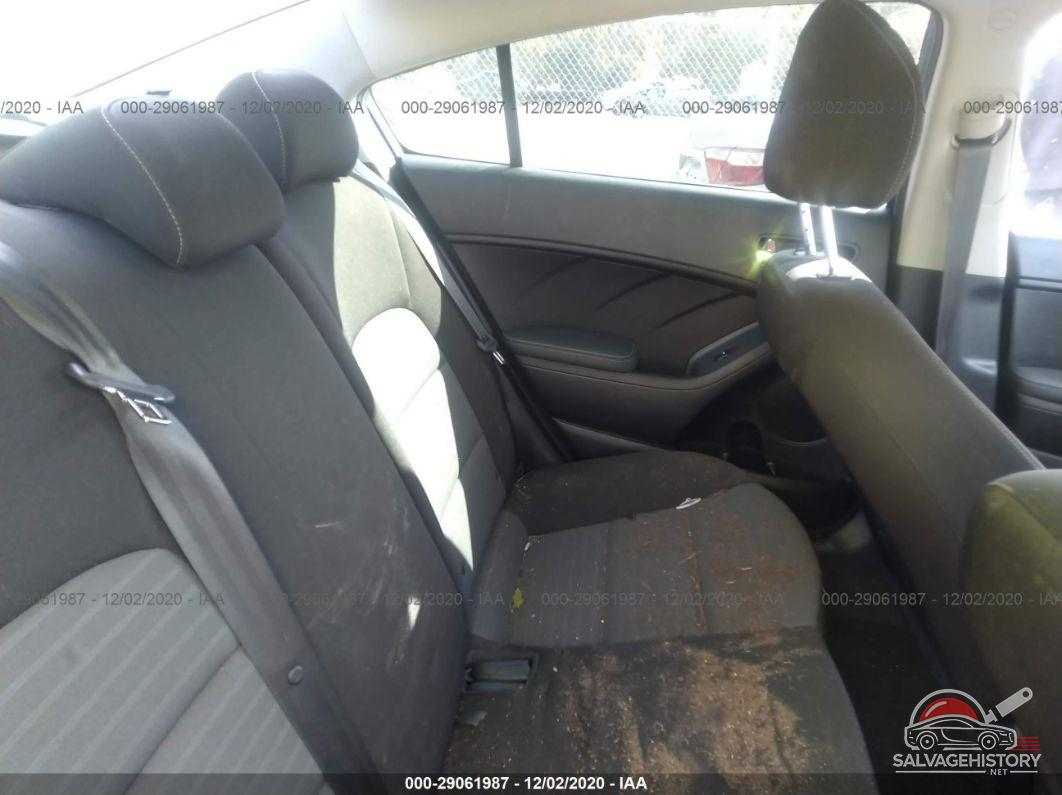 3KPFL4A70JE242963 2018 KIA FORTE photo no. 8