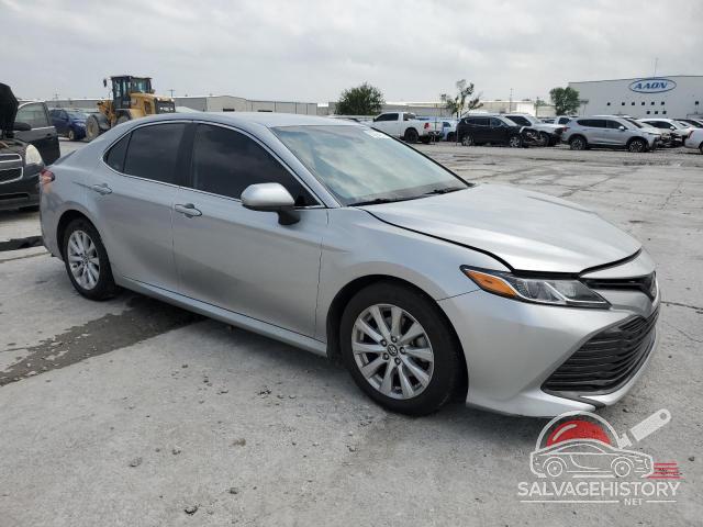 4T1B11HK2JU593111 2018 TOYOTA CAMRY photo no. 4