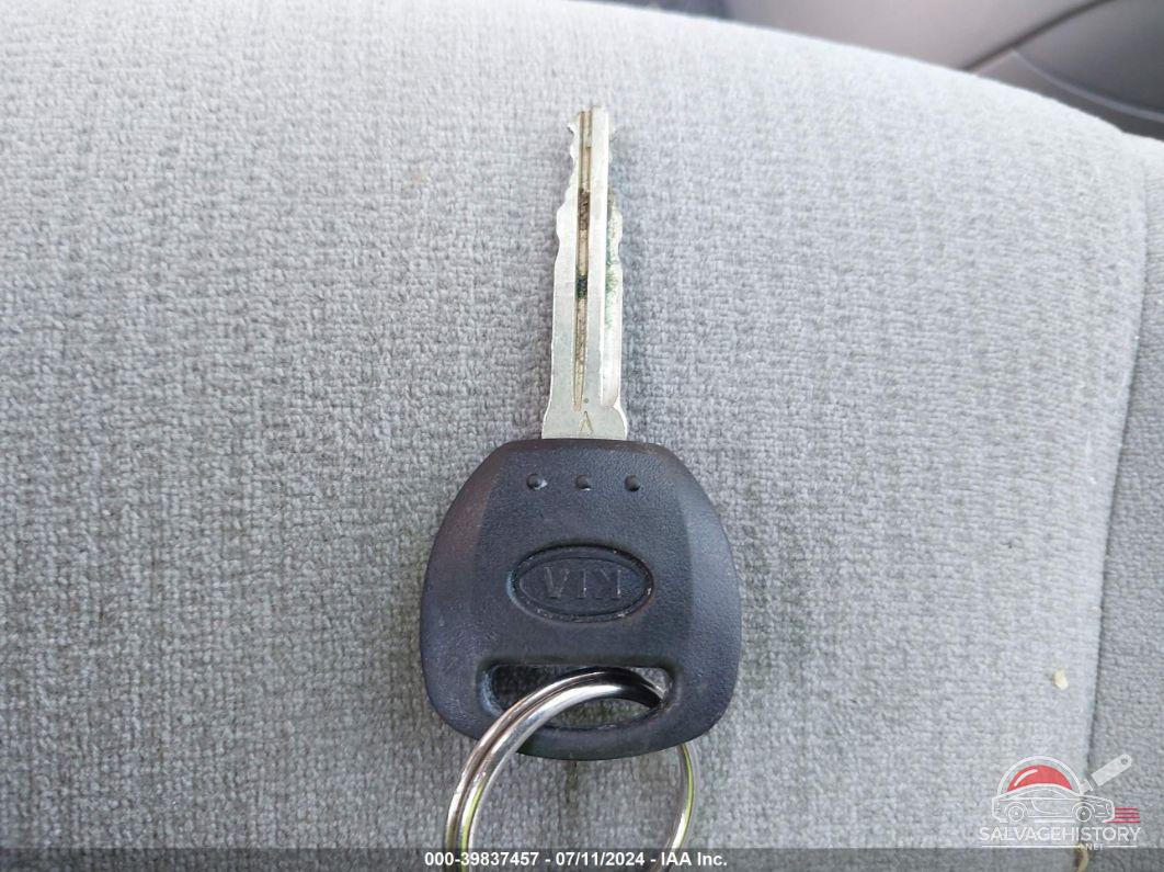 KNDMB233276184703 2007 KIA SEDONA photo no. 11