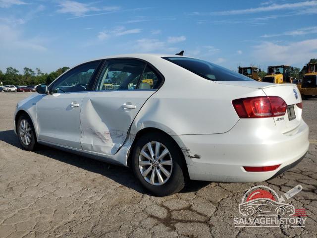 3VW637AJ6DM223838 2013 VOLKSWAGEN JETTA photo no. 2