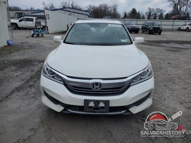 JHMCR6F50HC003899 2017 HONDA ACCORD photo no. 5