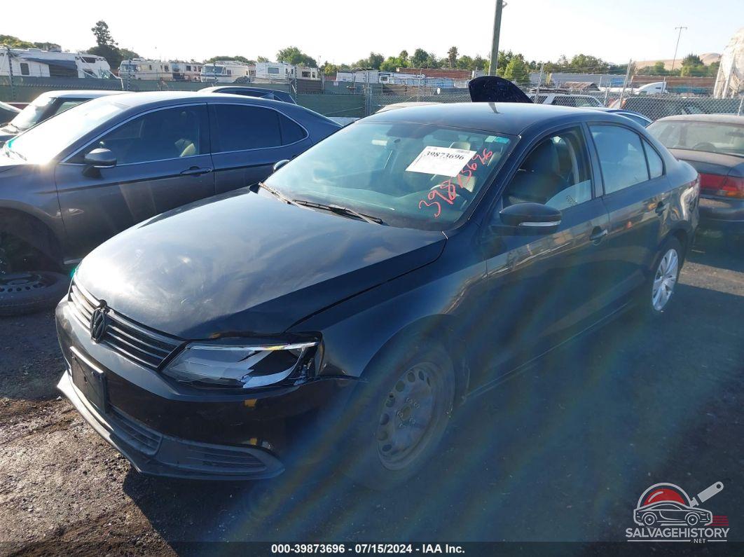 3VWD17AJ9EM392640 2014 VOLKSWAGEN JETTA photo no. 2