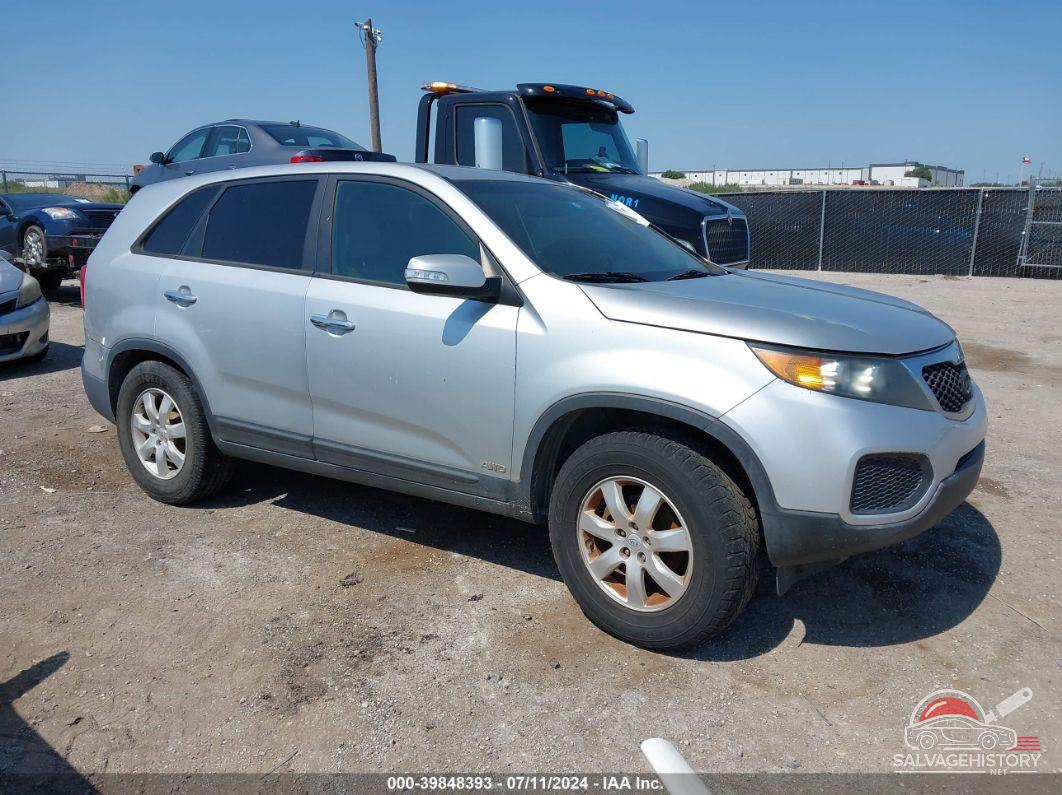 5XYKTCA13BG024928 2011 KIA SORENTO photo no. 17