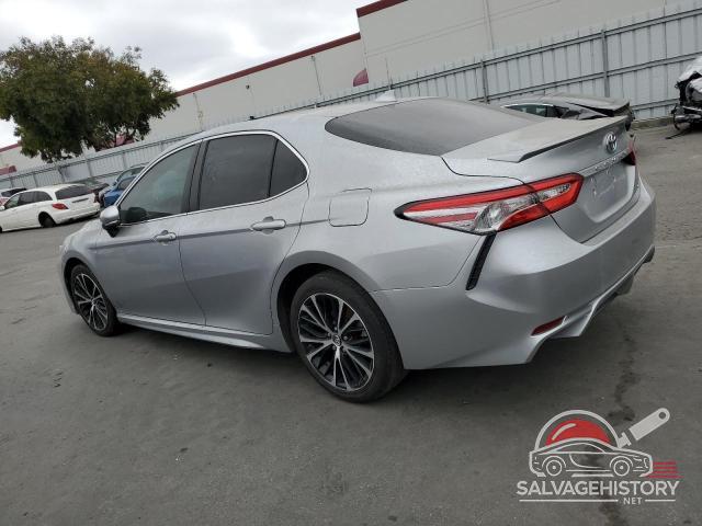 4T1B11HK9JU642563 2018 TOYOTA CAMRY photo no. 2