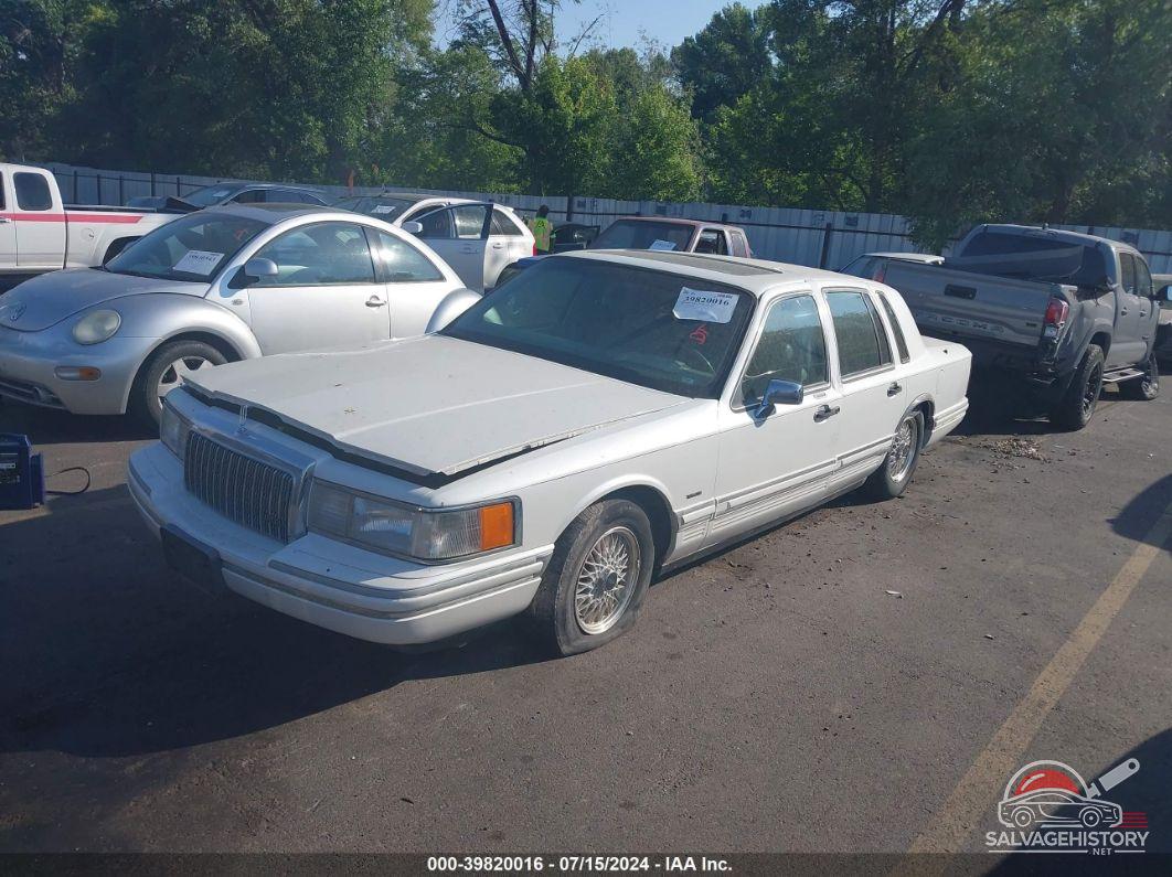 1LNLM83W7RY682059 1994 LINCOLN TOWN CAR photo no. 2