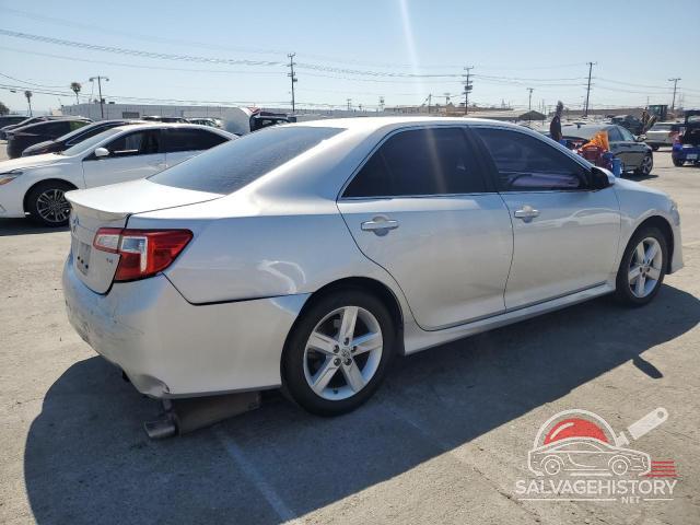 4T1BF1FK3EU441798 2014 TOYOTA CAMRY photo no. 3