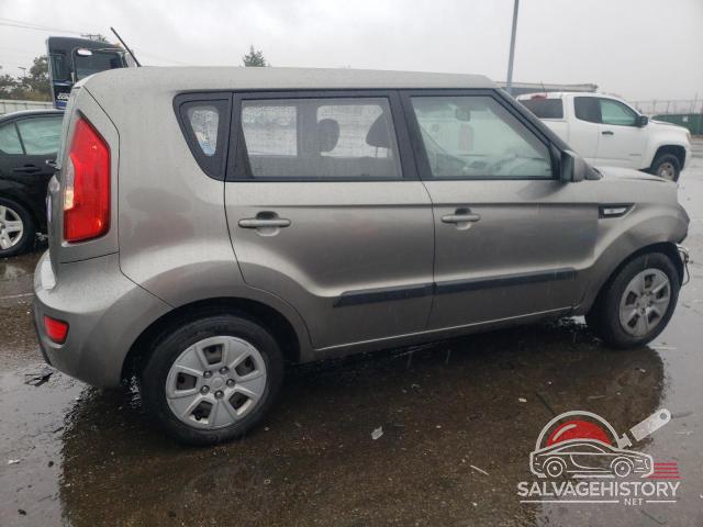 KNDJT2A54D7596633 2013 KIA SOUL photo no. 3