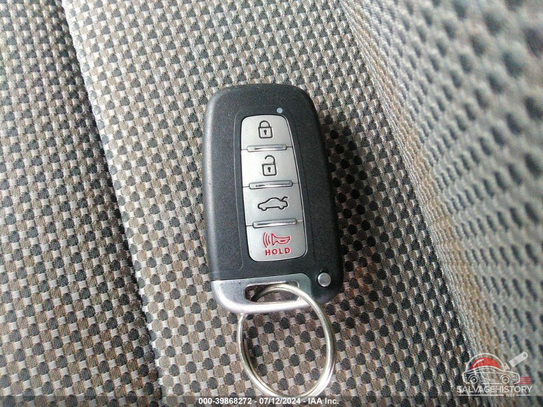5NPEC4AB8DH803197 2013 HYUNDAI SONATA photo no. 11