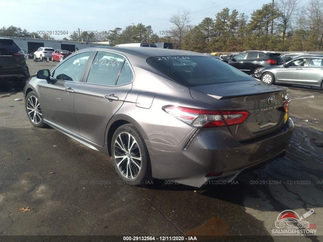 4T1B11HK8JU008029 2018 TOYOTA CAMRY photo no. 3