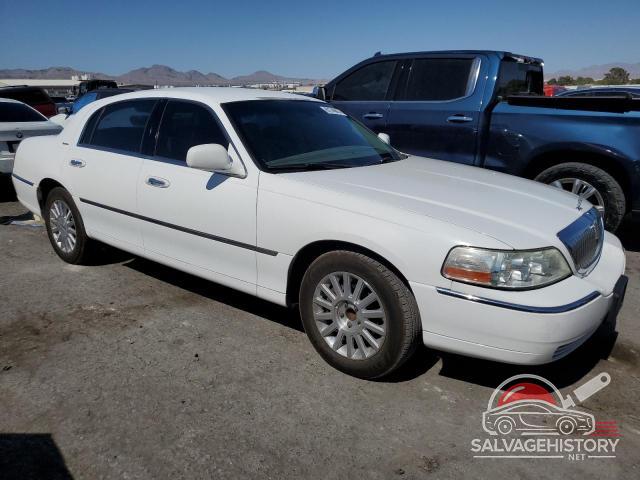 1LNHM81WX4Y677231 2004 LINCOLN TOWNCAR photo no. 4