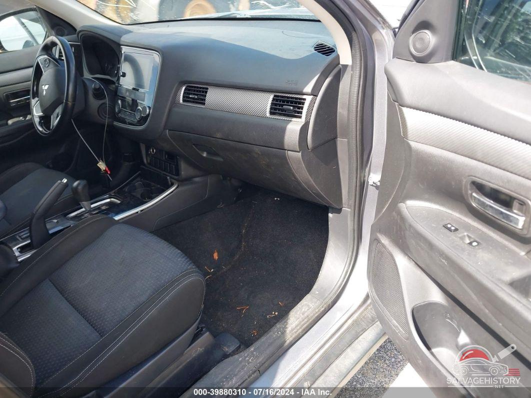 JA4AD3A30HZ021659 2017 MITSUBISHI OUTLANDER photo no. 5