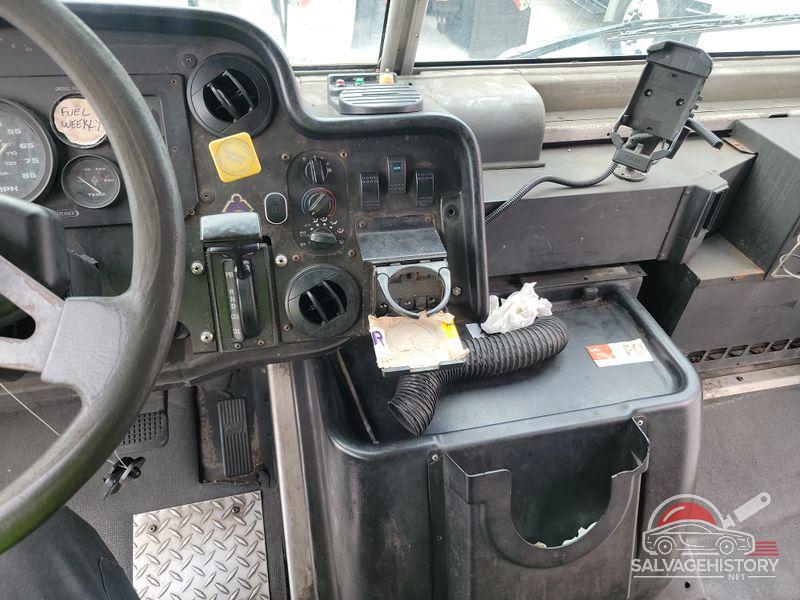 4UZAANBW91CJ22318 2001 FREIGHTLINER CHASSIS photo no. 7