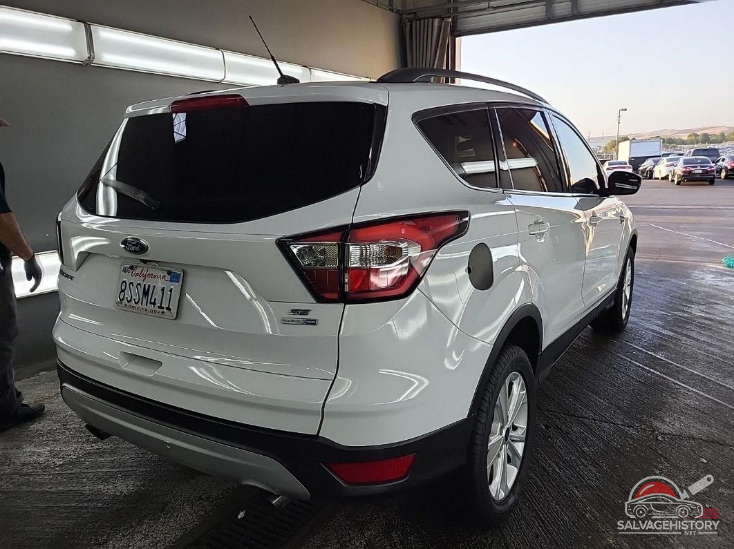 1FMCU9GD4JUC36137 2018 FORD ESCAPE photo no. 3