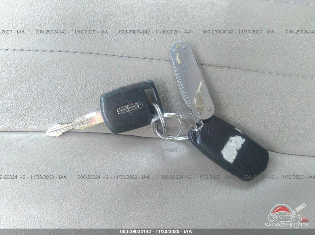 1LNHM81W54Y627093 2004 LINCOLN TOWN CAR photo no. 11