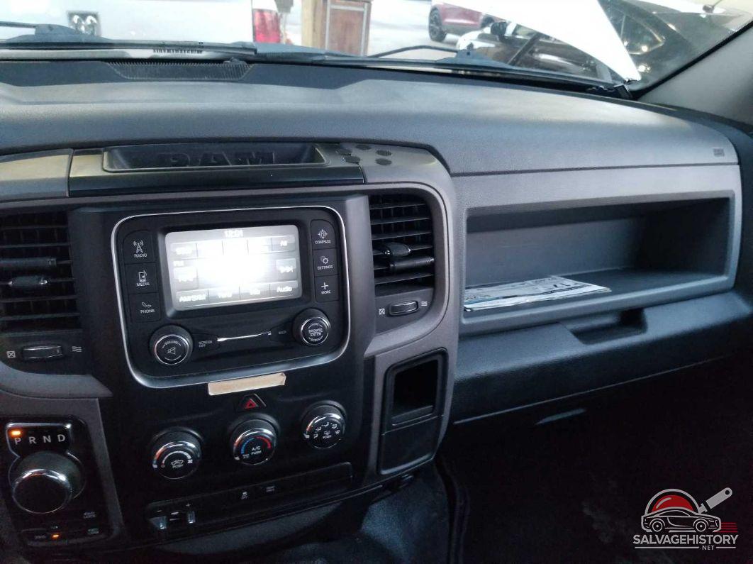 1C6RR7KT5KS729364 2019 RAM 1500 CLASSIC photo no. 4