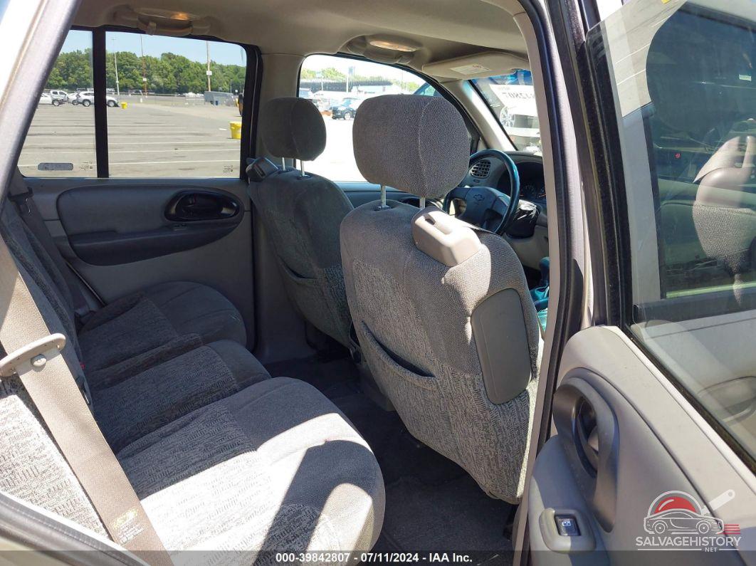1GNDT13S022170322 2002 CHEVROLET TRAILBLAZER photo no. 8