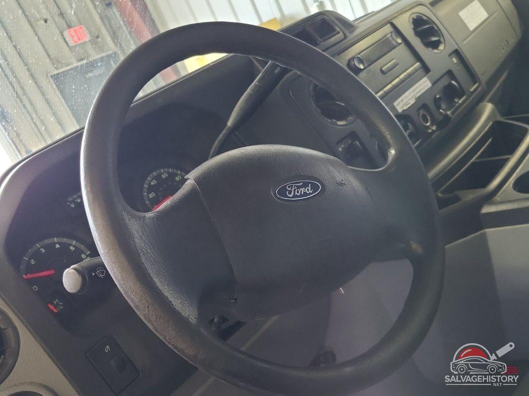1FDXE4FS5HDC69093 2017 FORD ECONOLINE photo no. 2