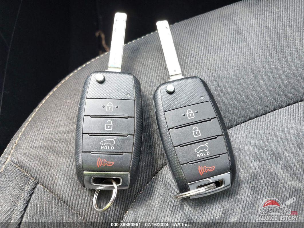 KNDJP3A51G7856226 2016 KIA SOUL photo no. 11
