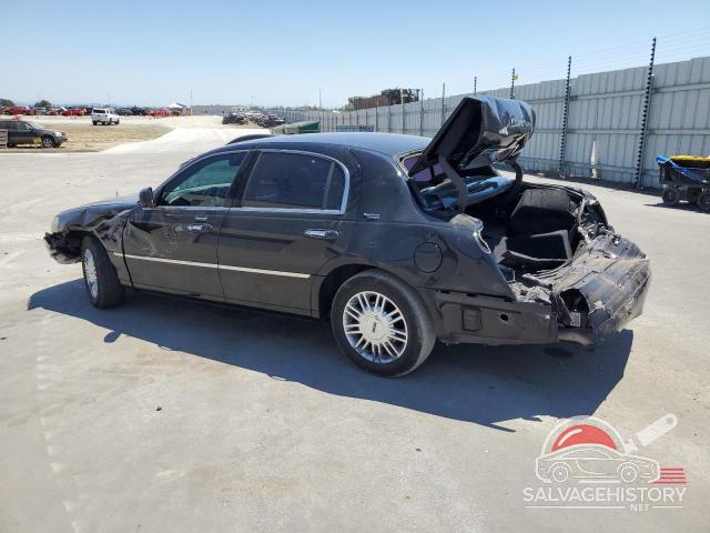 2LNHM82W88X657497 2008 LINCOLN TOWNCAR photo no. 2