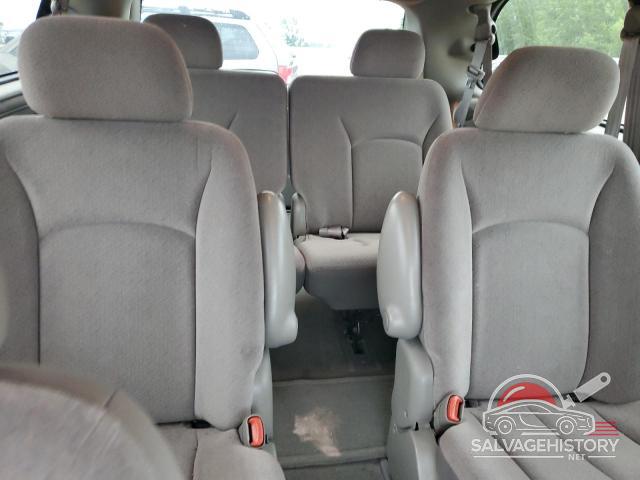 2C4GP74L02R633596 2002 CHRYSLER MINIVAN photo no. 10