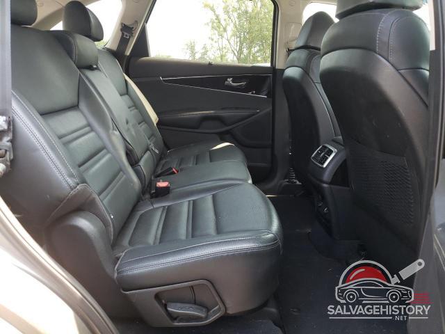 5XYPHDA1XJG360703 2018 KIA SORENTO photo no. 11