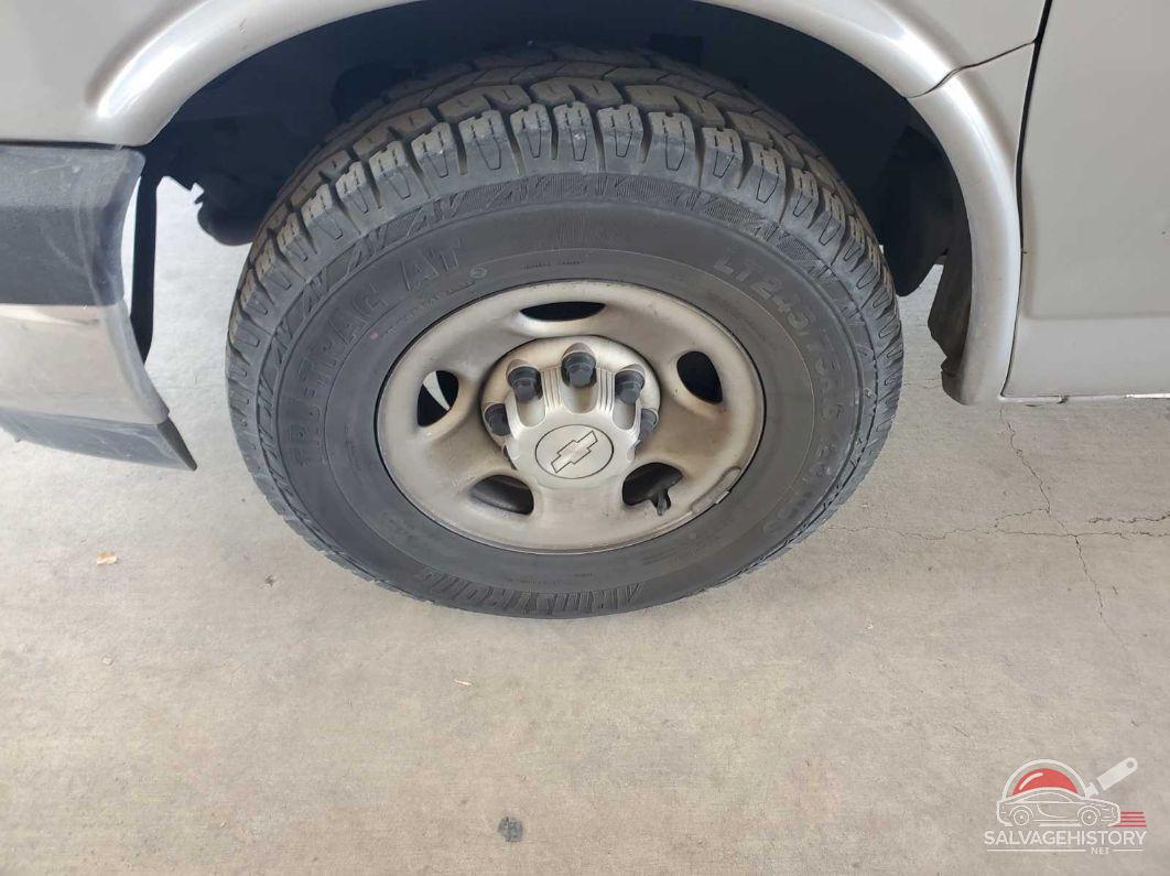 1GB0GRFG4K1220120 2019 CHEVROLET EXPRESS G3500 photo no. 2