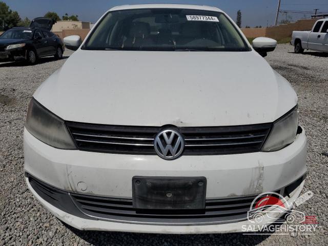 3VWD17AJ5EM433331 2014 VOLKSWAGEN JETTA photo no. 5