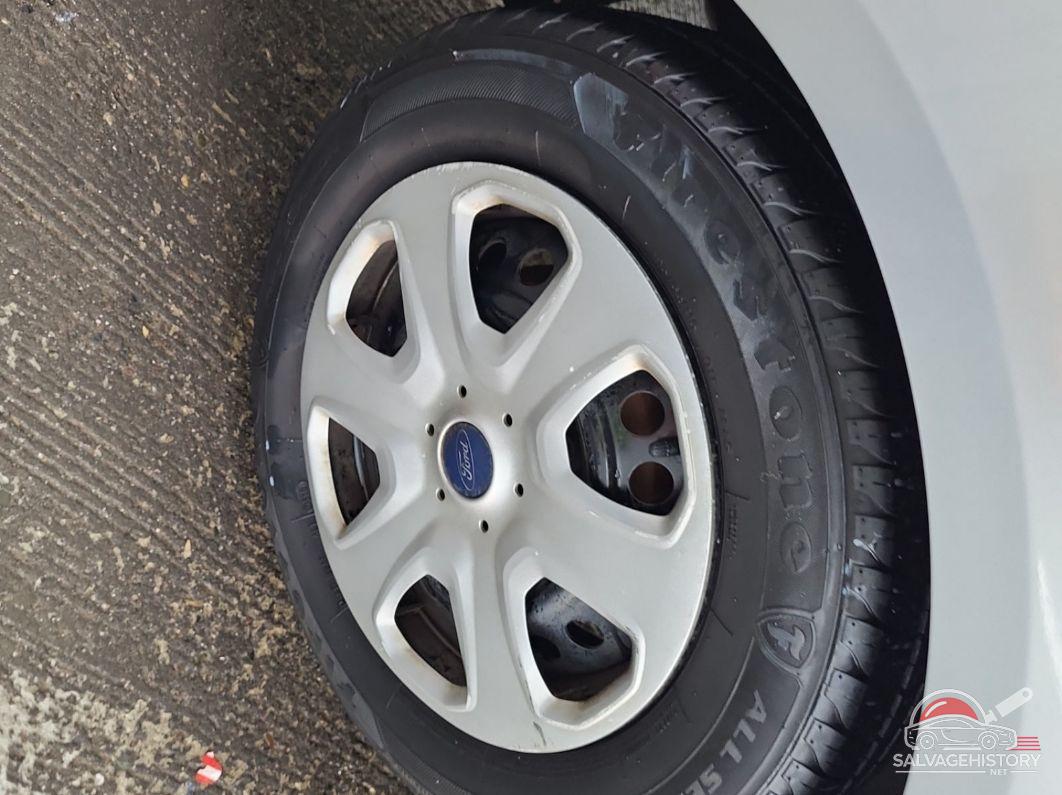 1FADP3E2XFL301980 2015 FORD FOCUS photo no. 9