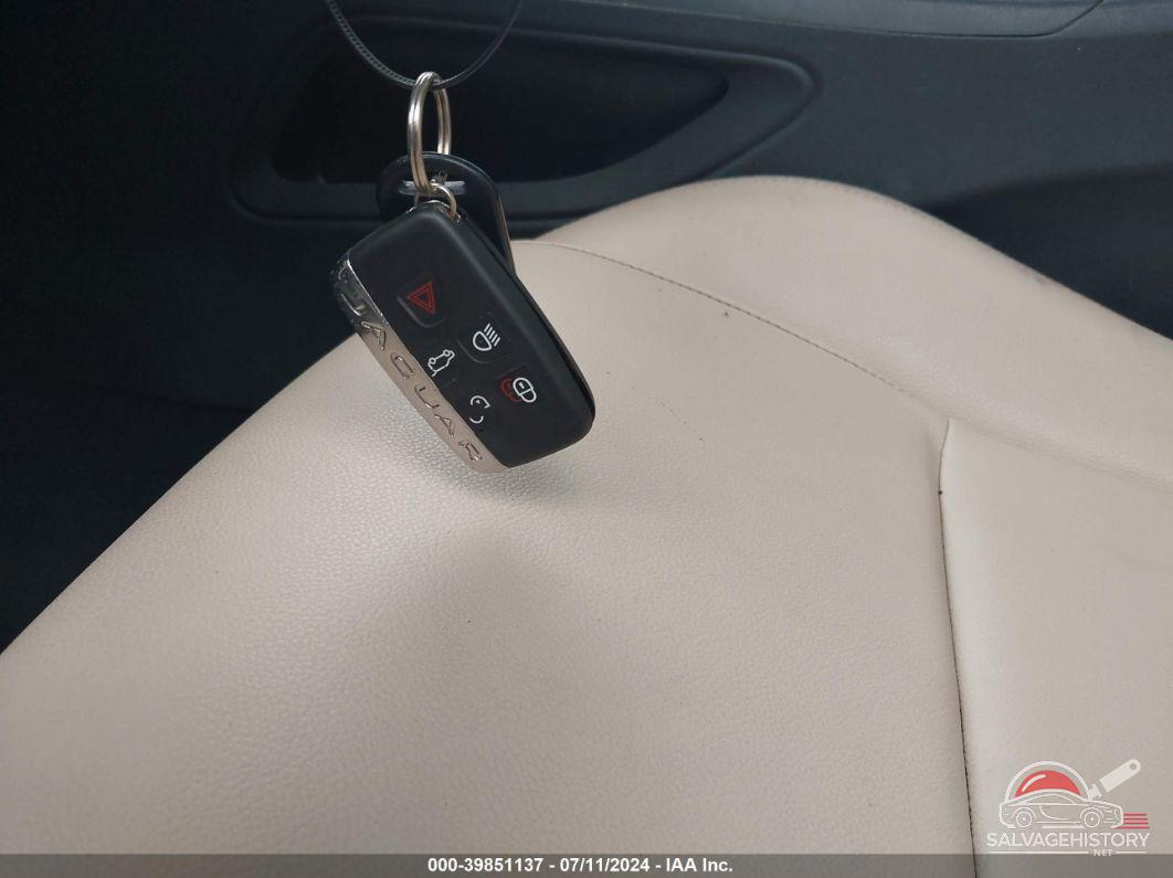 SADCJ2FX2JA268493 2018 JAGUAR F-PACE photo no. 11