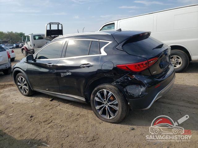 SJKCH5CR1JA048158 2018 INFINITI QX30 photo no. 2