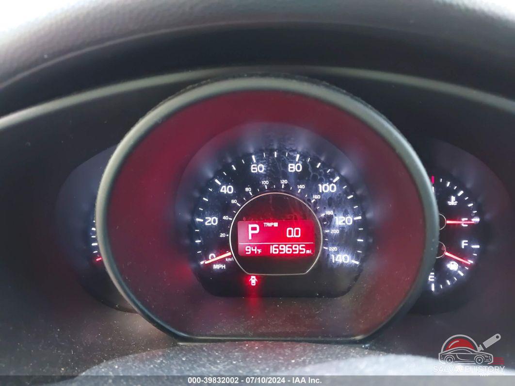 KNDJP3A52E7020230 2014 KIA SOUL photo no. 7