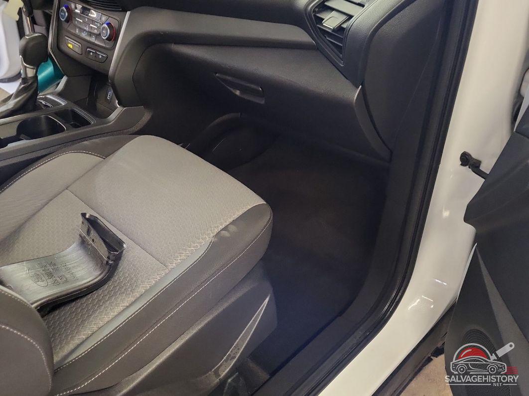 1FMCU9GD0HUD67818 2017 FORD ESCAPE photo no. 4