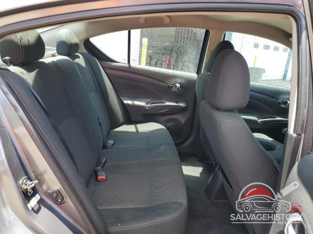 3N1CN7AP8JL877197 2018 NISSAN VERSA photo no. 10