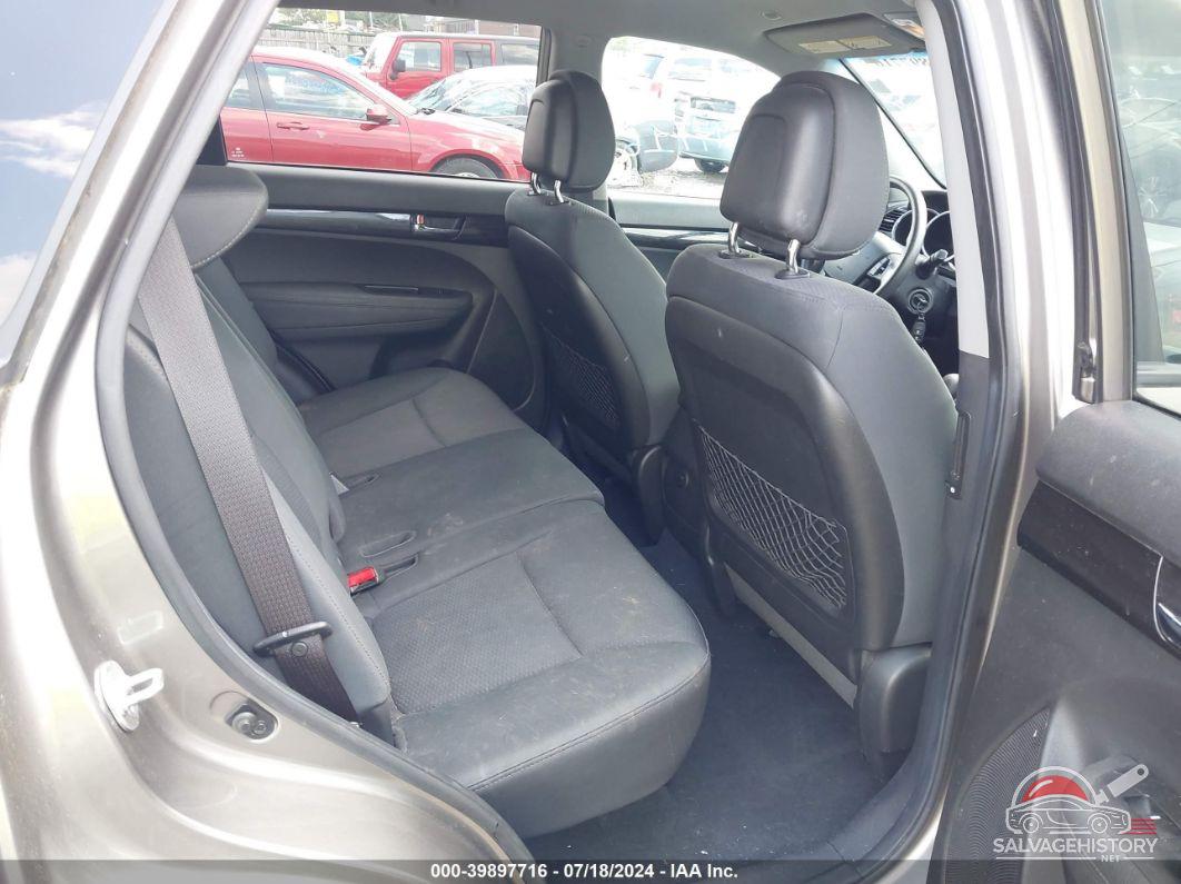 5XYKTCA15BG025434 2011 KIA SORENTO photo no. 8