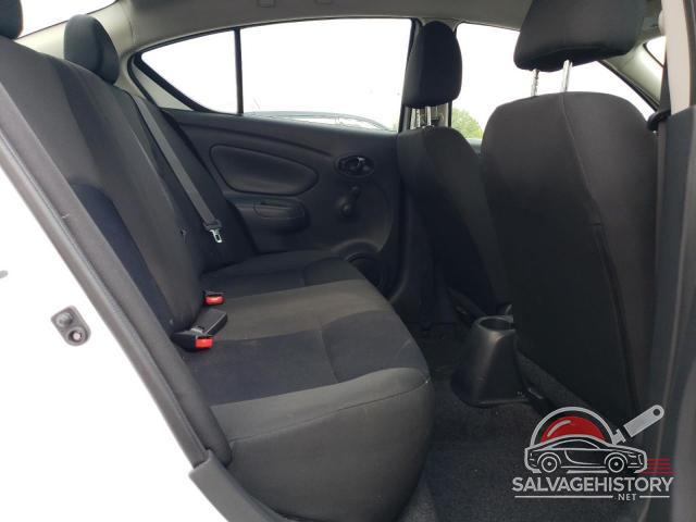 3N1CN7AP3JL865247 2018 NISSAN VERSA photo no. 10