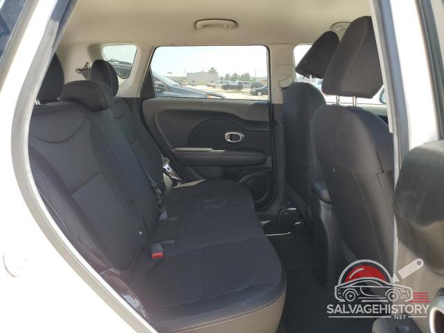 KNDJN2A28F7204661 2015 KIA SOUL photo no. 10