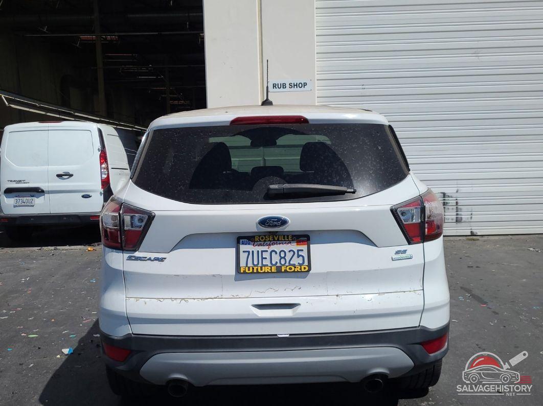 1FMCU0GD8HUA95868 2017 FORD ESCAPE photo no. 9