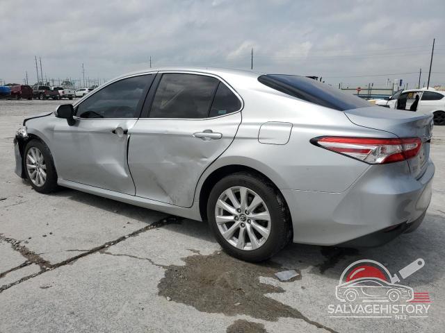 4T1B11HK2JU593111 2018 TOYOTA CAMRY photo no. 2