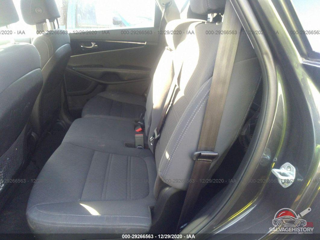 5XYPG4A50HG318668 2017 KIA SORENTO photo no. 8