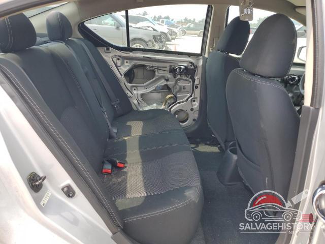 3N1CN7AP6JK410995 2018 NISSAN VERSA photo no. 10