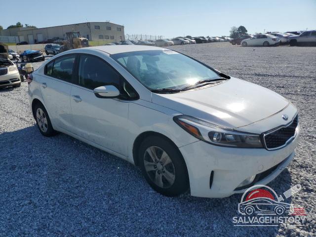3KPFK4A76JE185302 2018 KIA FORTE photo no. 4