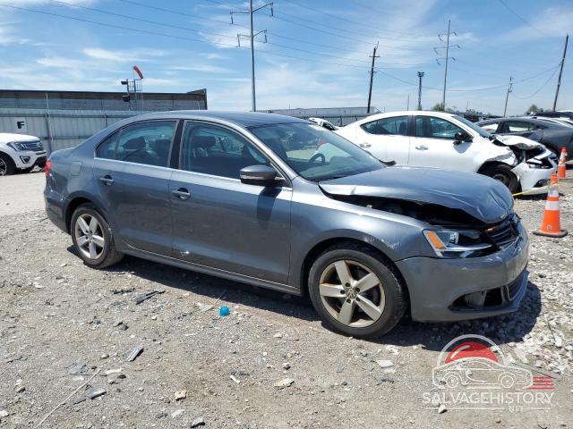 3VWLL7AJ5DM289882 2013 VOLKSWAGEN JETTA photo no. 4