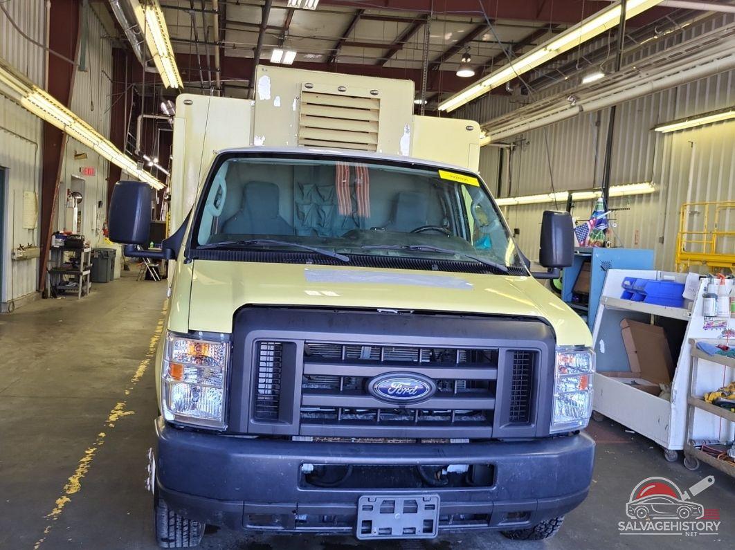 1FDXE4FS6KDC07807 2019 FORD ECONOLINE photo no. 3