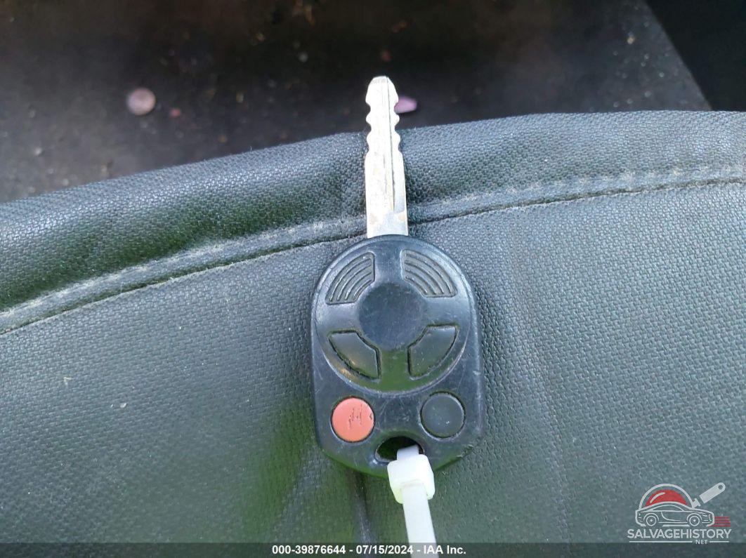3FAHP0HA2AR135046 2010 FORD FUSION photo no. 11