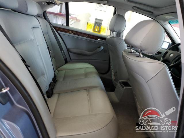 WBAET37415NJ85772 2005 BMW 3 SERIES photo no. 10