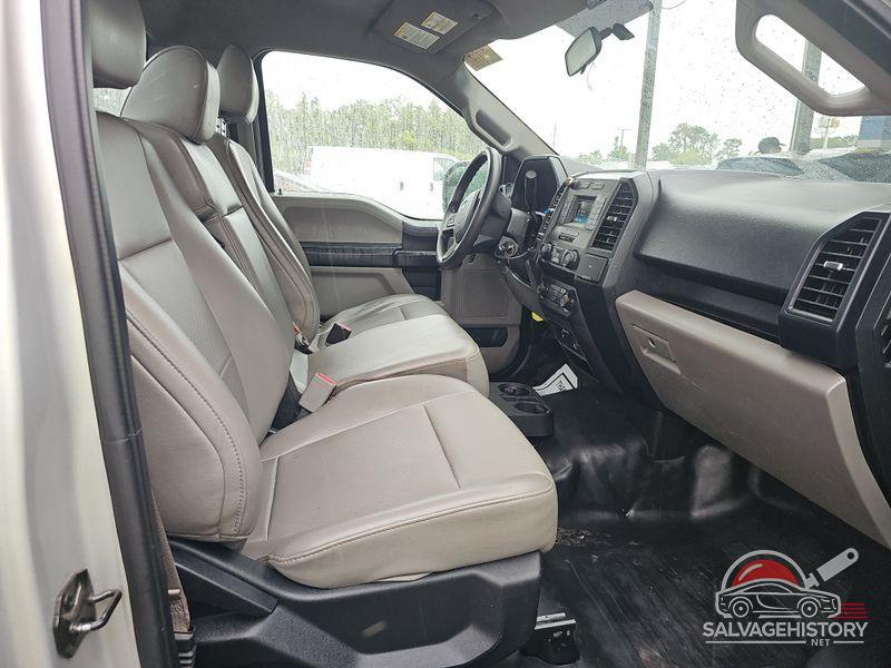 1FTMF1C81HKD13064 2017 FORD F150 photo no. 4