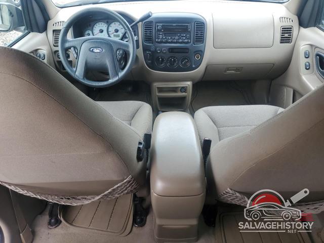 1FMCU04111KC54399 2001 FORD ESCAPE photo no. 8